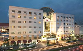 Surabaya Suites Hotel Powered By Archipelago